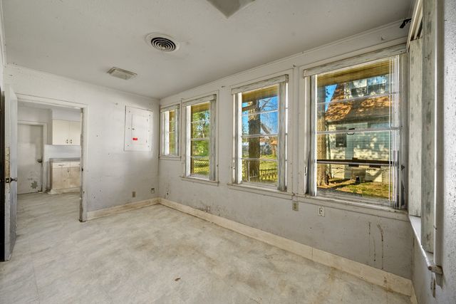 1114 W Walker Street, Denison, TX 75020