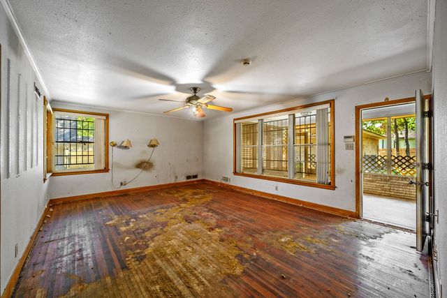 1114 W Walker Street, Denison, TX 75020