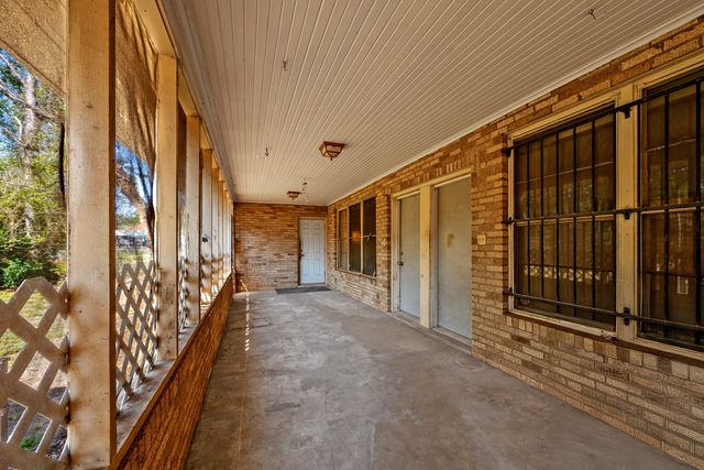 1114 W Walker Street, Denison, TX 75020