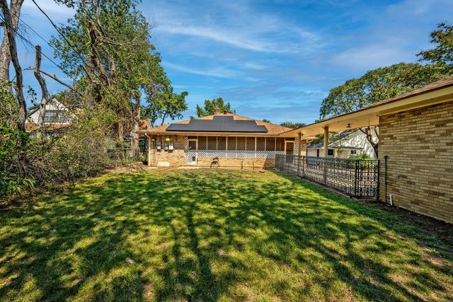 1114 W Walker Street, Denison, TX 75020