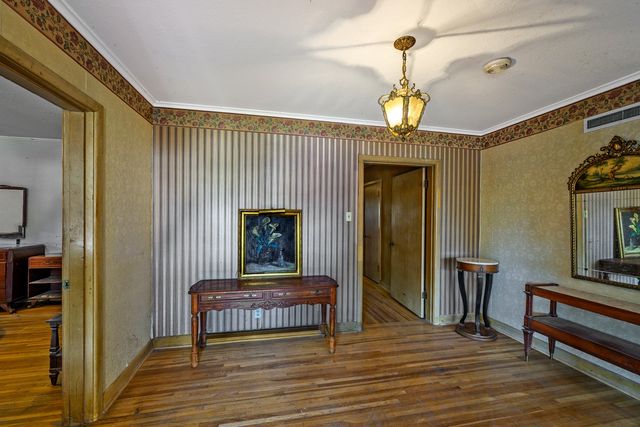 1114 W Walker Street, Denison, TX 75020