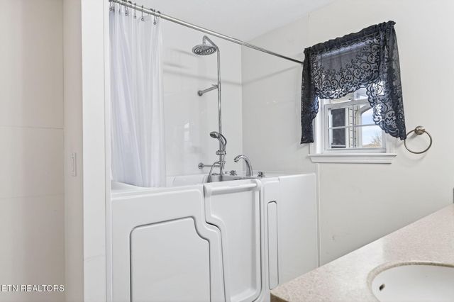 124 Peace Pipe Bnd, Crossville, TN 38572