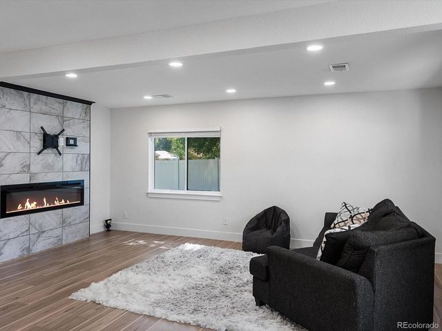 900 Troy St, Aurora, CO 80011