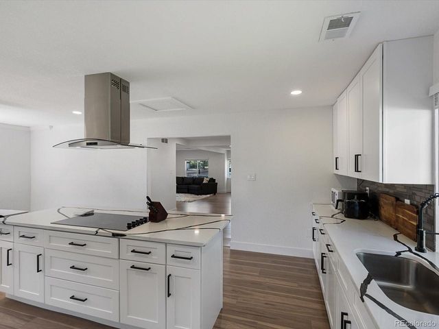 900 Troy St, Aurora, CO 80011