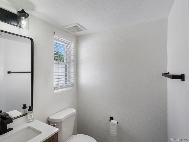 900 Troy St, Aurora, CO 80011