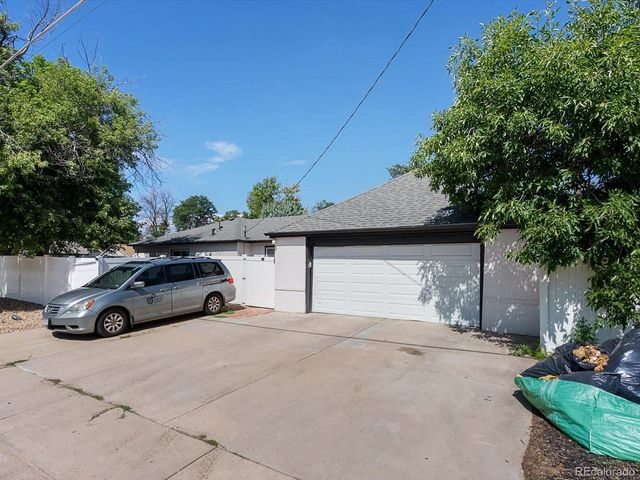 900 Troy St, Aurora, CO 80011