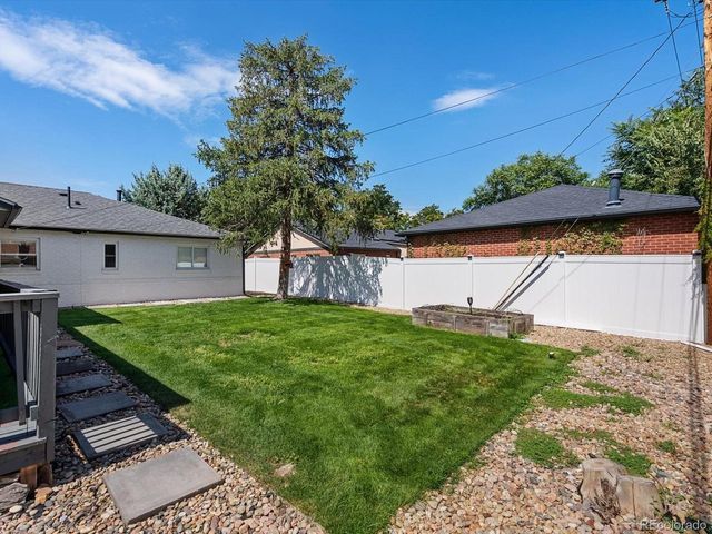 900 Troy St, Aurora, CO 80011