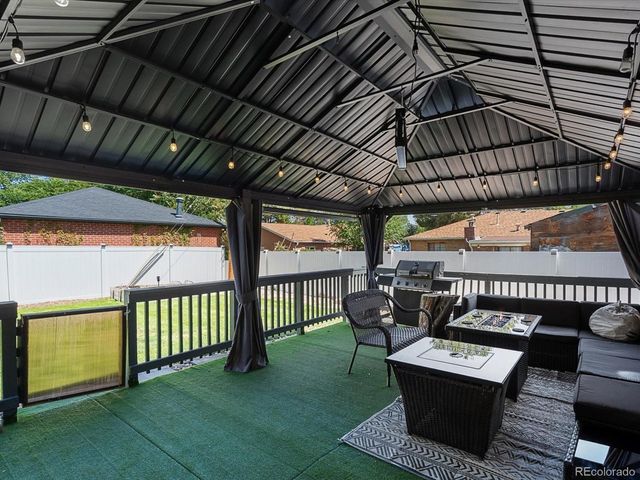 900 Troy St, Aurora, CO 80011