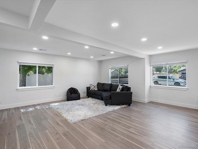 900 Troy St, Aurora, CO 80011