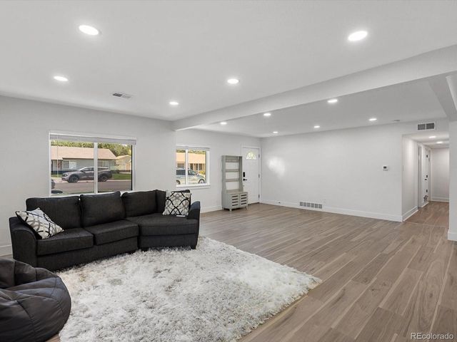 900 Troy St, Aurora, CO 80011