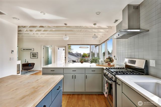 3203 E James Street, Seattle, WA 98122