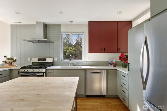 3203 E James Street, Seattle, WA 98122