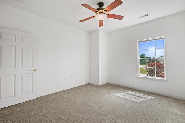 8614 S Stratford ROAD, Oak Creek, WI 53154