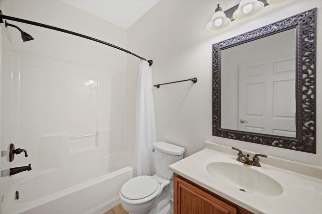 8614 S Stratford ROAD, Oak Creek, WI 53154