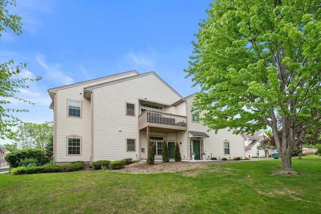 8614 S Stratford ROAD, Oak Creek, WI 53154