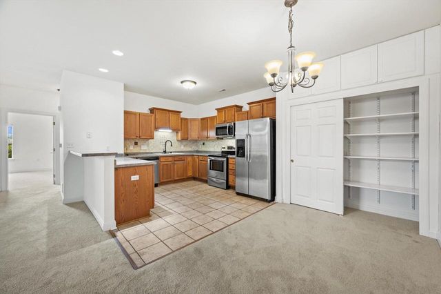 8614 S Stratford ROAD, Oak Creek, WI 53154