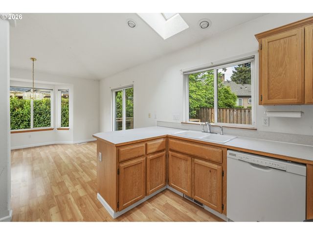 8539 Sw JOHN Ct, Tigard, OR 97223