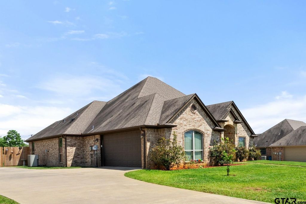21311 Boone Dr, Bullard, TX 75757