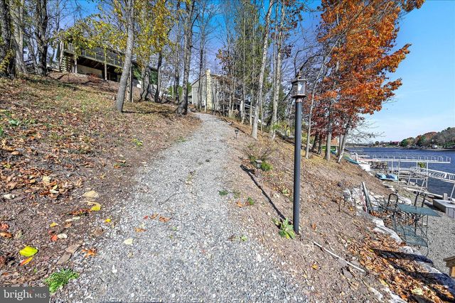 1503 WYNONAH DR, Auburn, PA 17922