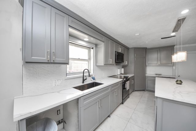 1011 Whitestone Lane, Houston, TX 77073