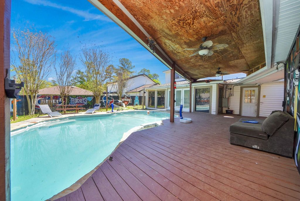 1011 Whitestone Lane, Houston, TX 77073