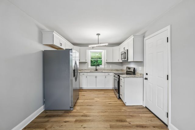 512 New Rock Creek Rd, Tullahoma, TN 37388