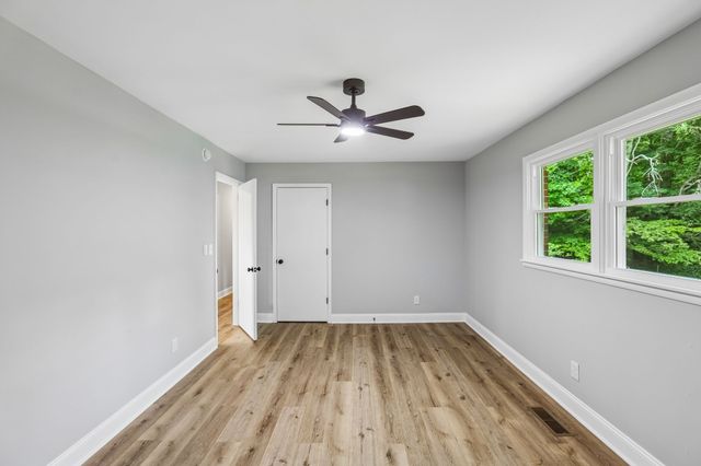 512 New Rock Creek Rd, Tullahoma, TN 37388
