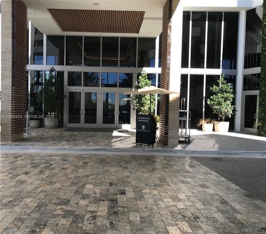 16385 Biscayne Boulevard 2206, North Miami Beach, FL 33160