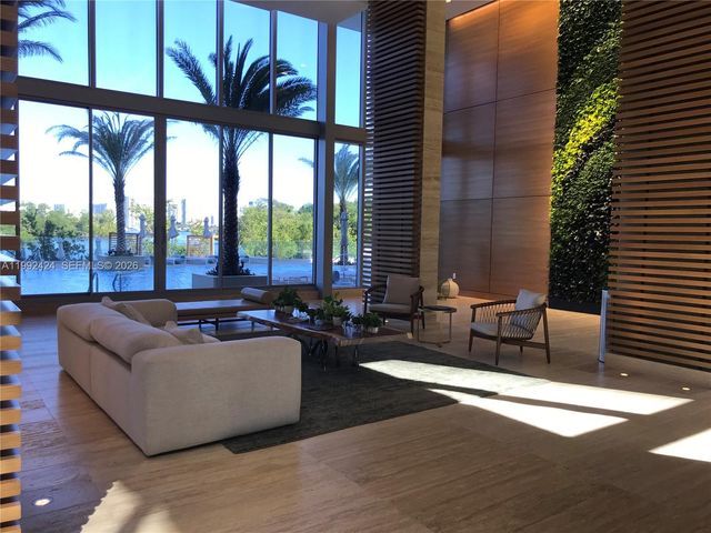 16385 Biscayne Boulevard 2206, North Miami Beach, FL 33160