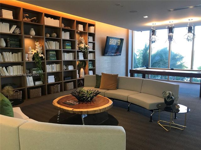 16385 Biscayne Boulevard 2206, North Miami Beach, FL 33160