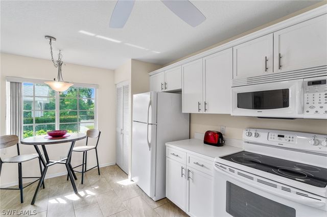 228 Belina DR 5-605, Naples, FL 34104