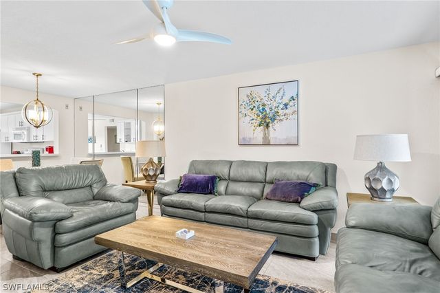 228 Belina DR 5-605, Naples, FL 34104