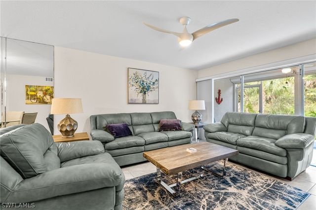 228 Belina DR 5-605, Naples, FL 34104