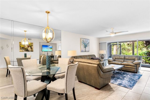 228 Belina DR 5-605, Naples, FL 34104