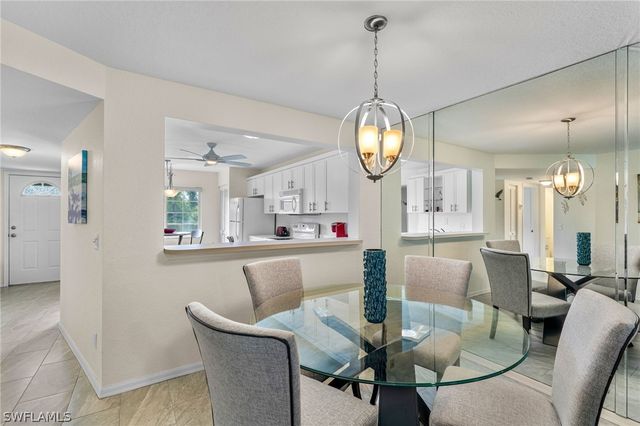 228 Belina DR 5-605, Naples, FL 34104