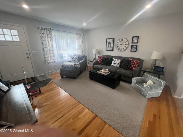 25 S Westcott Road, Rotterdam, NY 12306