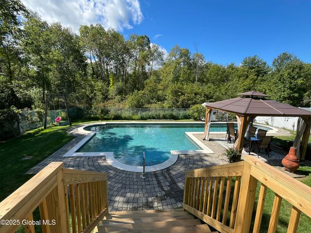 25 S Westcott Road, Rotterdam, NY 12306