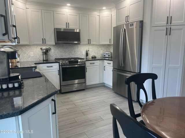 25 S Westcott Road, Rotterdam, NY 12306