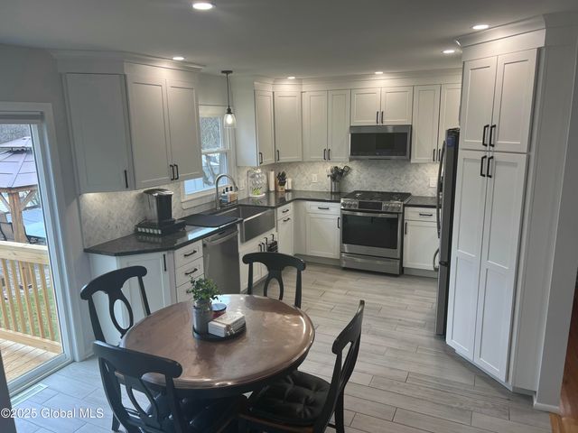 25 S Westcott Road, Rotterdam, NY 12306