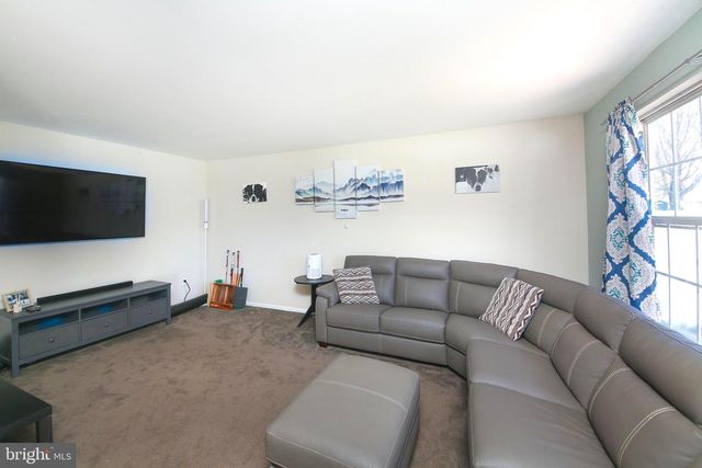1049 DEERFIELD CIR, Perkasie, PA 18944