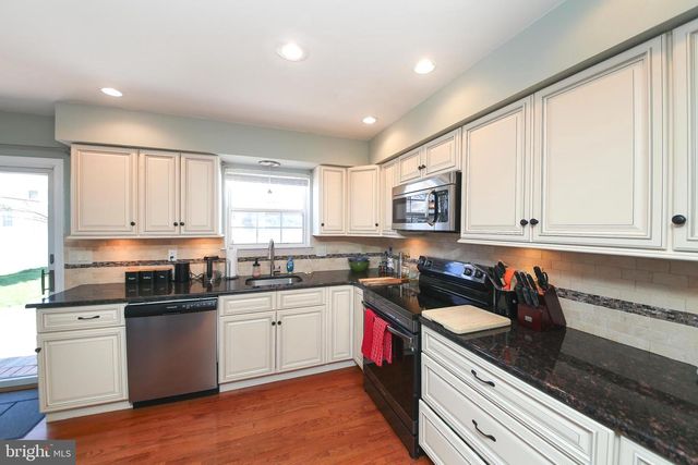 1049 DEERFIELD CIR, Perkasie, PA 18944