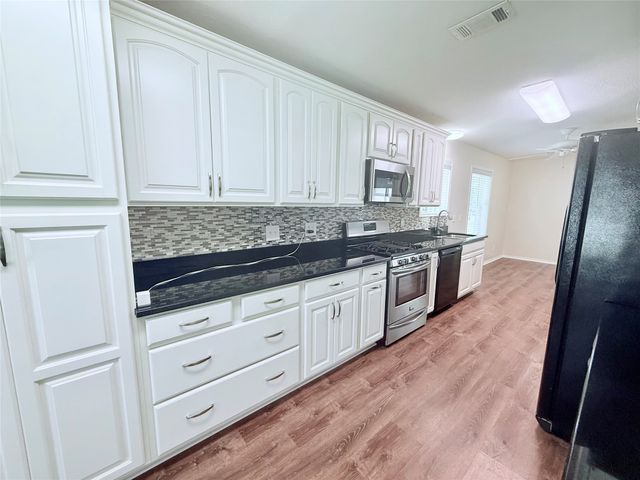 120 S Lynn Avenue, Denison, TX 75020