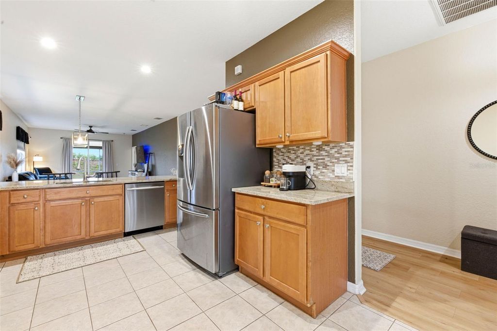 Image 11 of property listing at 7031 CHATUM LIGHT RUN, Bradenton, FL 34212