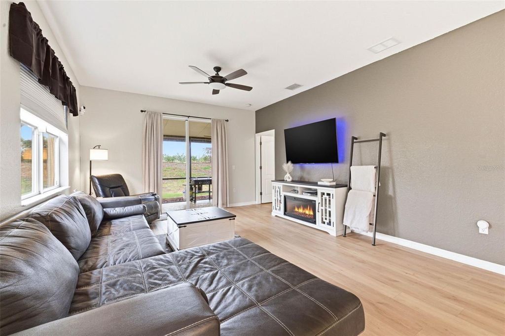 Image 25 of property listing at 7031 CHATUM LIGHT RUN, Bradenton, FL 34212