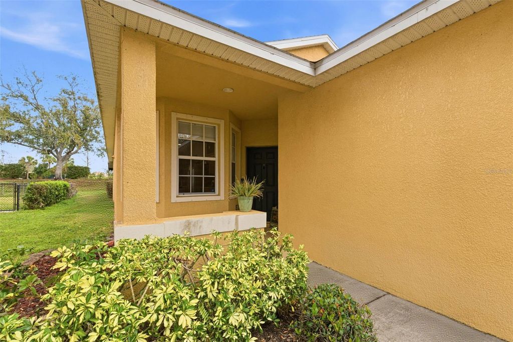 Image 4 of property listing at 7031 CHATUM LIGHT RUN, Bradenton, FL 34212