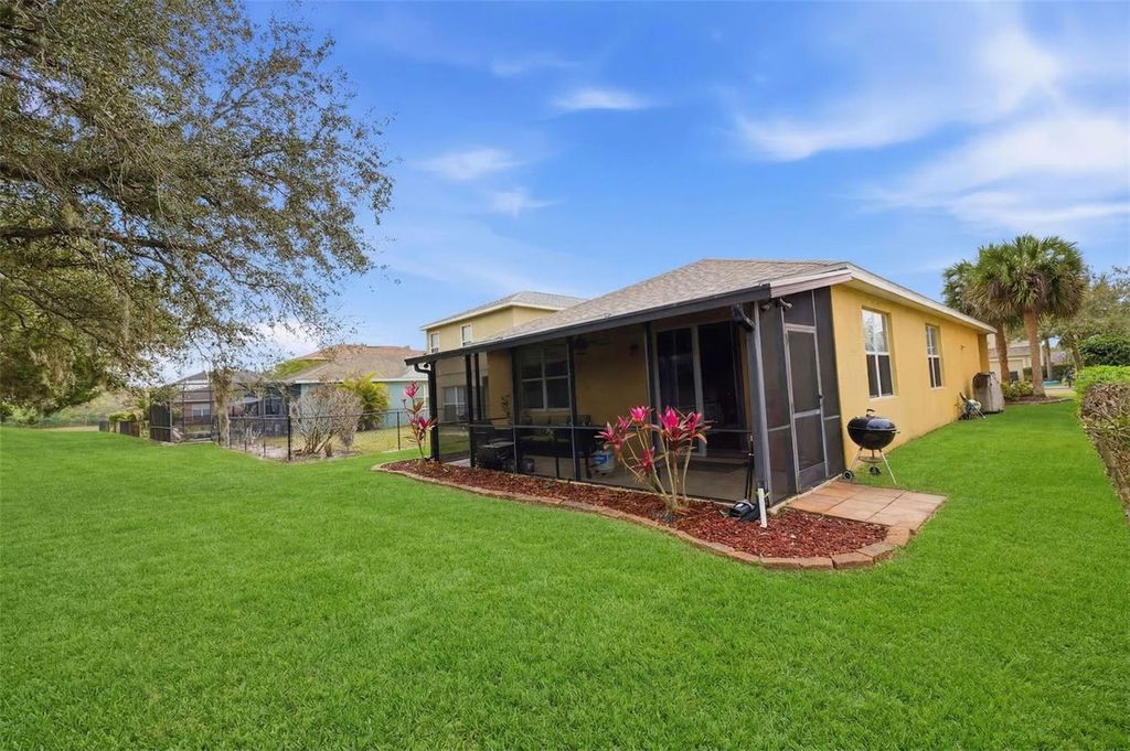 Image 35 of property listing at 7031 CHATUM LIGHT RUN, Bradenton, FL 34212
