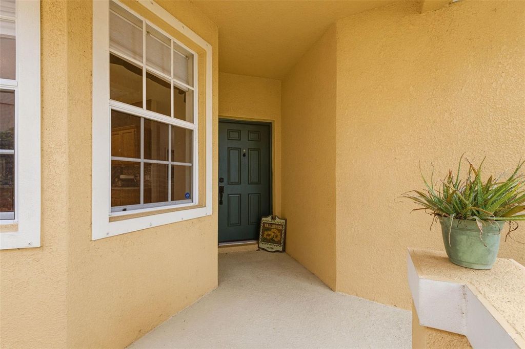 Image 5 of property listing at 7031 CHATUM LIGHT RUN, Bradenton, FL 34212