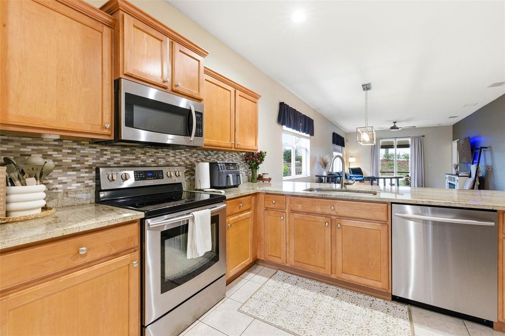 Image 9 of property listing at 7031 CHATUM LIGHT RUN, Bradenton, FL 34212