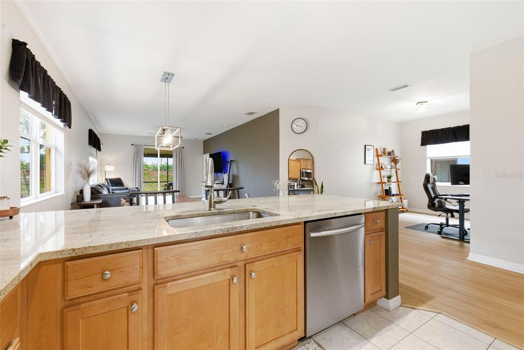 Image 10 of property listing at 7031 CHATUM LIGHT RUN, Bradenton, FL 34212