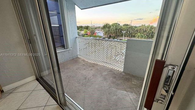 6195 W 18th Ave G324, Hialeah, FL 33012